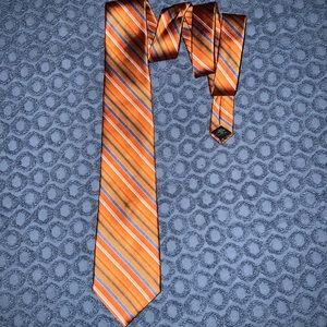 Arrow neck tie